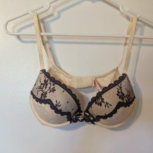 NWOT Victoria's Secret Angel's Cream Lacy Bra Size 34B